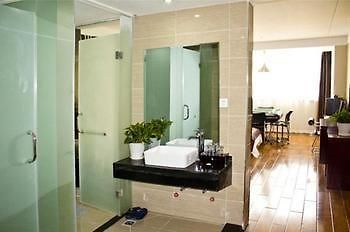 Provence Garden Hotel Wuhan Exterior photo