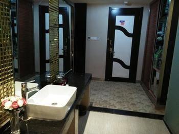 Provence Garden Hotel Wuhan Exterior photo